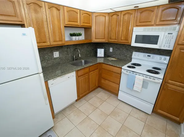 1100 Saint Charles Pl, Pembroke Pines, FL