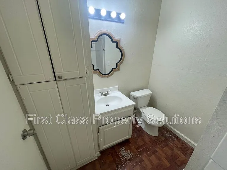 1731 NW 32nd St #15 — Photo 6