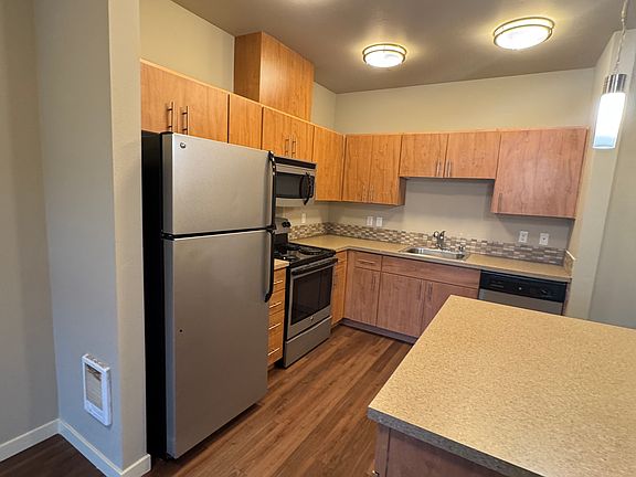 2nd image of 975 NE Discovery Dr Unit 310