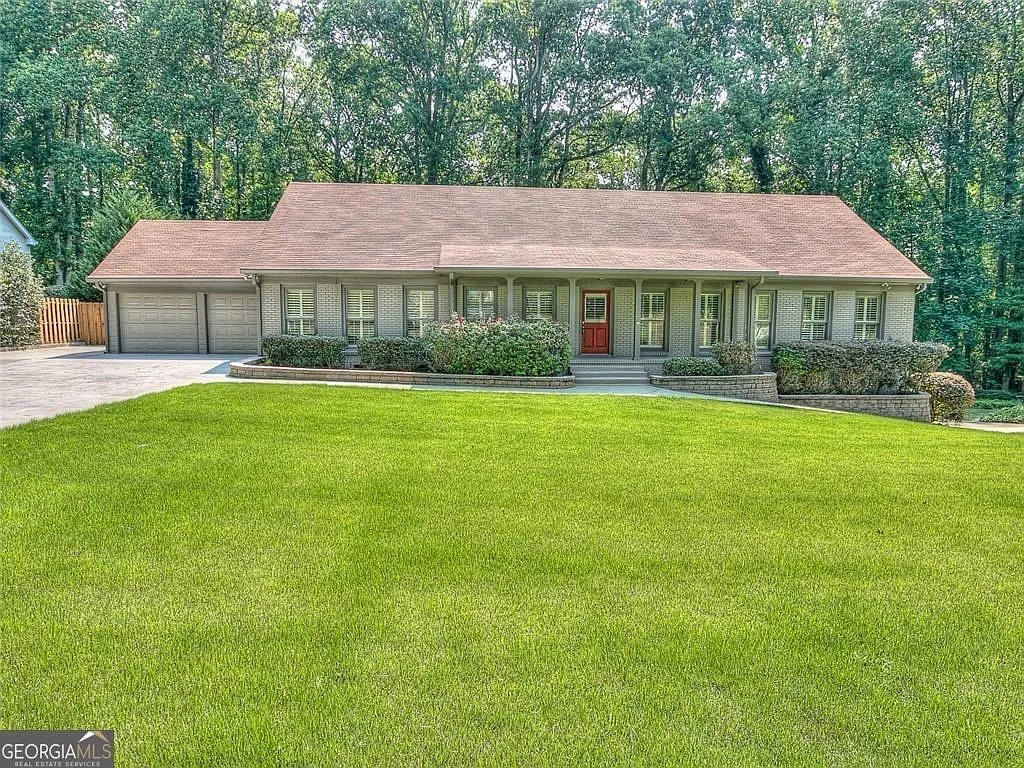 6 bed, 3.5 bath, 2466 sqft, $4,500 — Photo 1