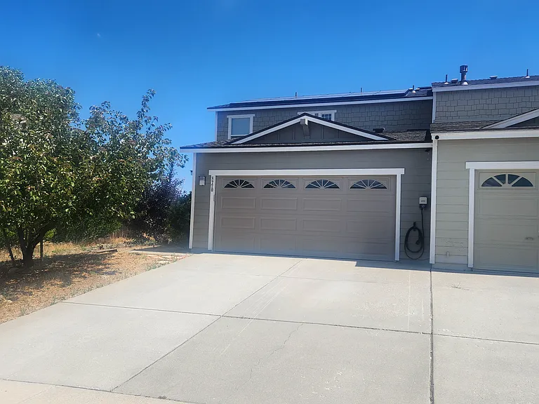 8770 Sunset Breeze Dr — Photo 1