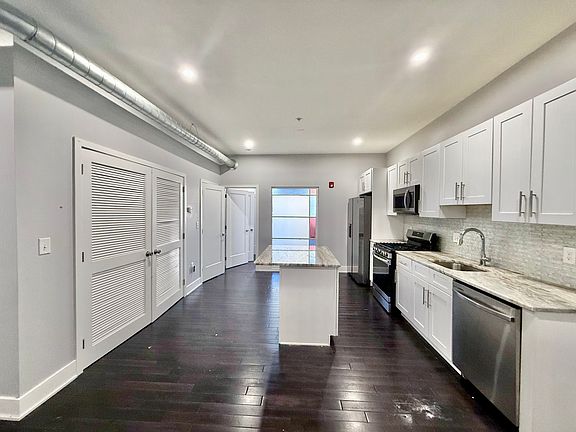 3rd image of 300-302 Richmond St #27