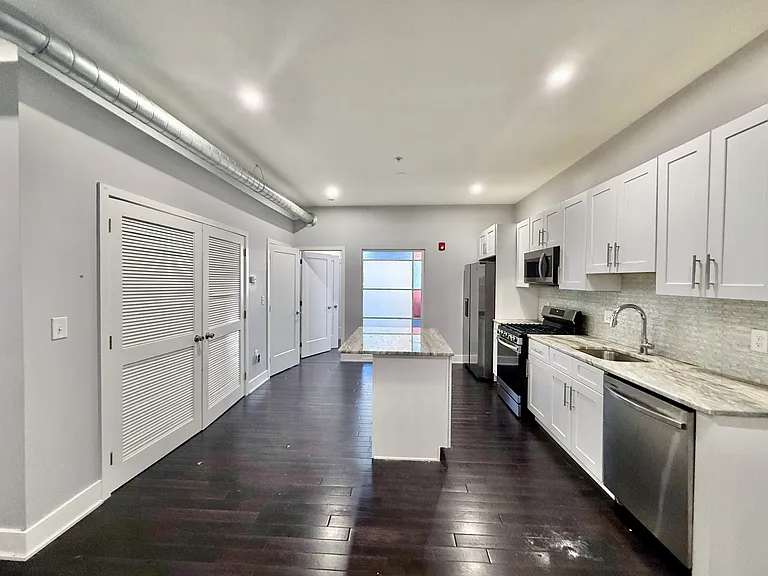302 Richmond St #A27 — Photo 3