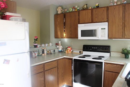 3rd image of 518 3rd Ave NW