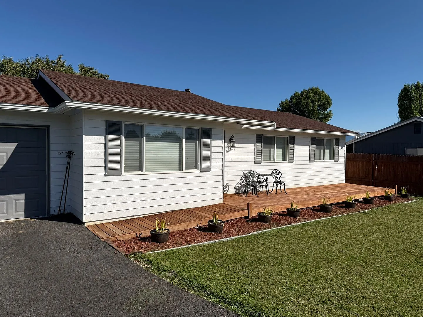 3 bed 2 bath Furnished Single Family Home Utilities and Wi-Fi included — Photo 1