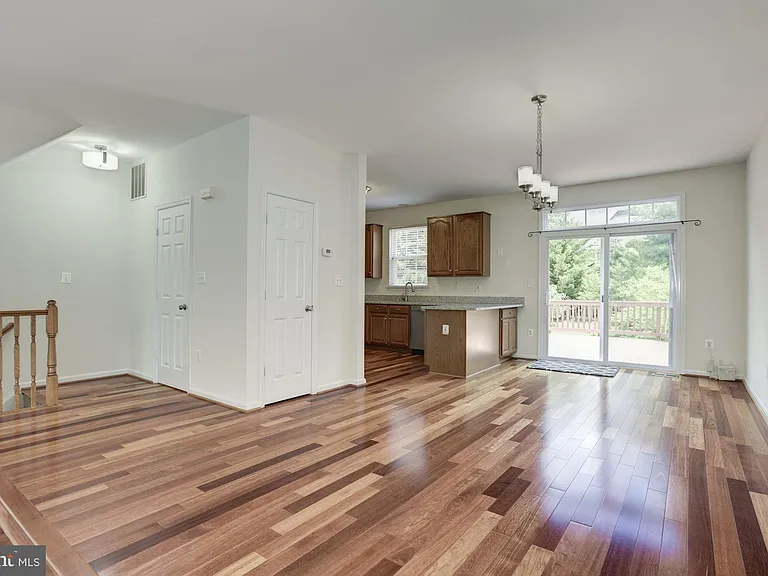 21588 Bankbarn Ter — Photo 5