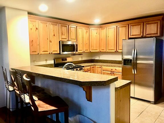 Kitchen and breakfast bar