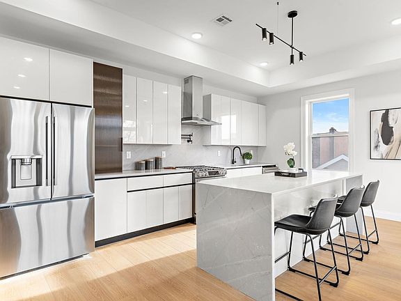 5th image of 192 Cambridge Ave #4