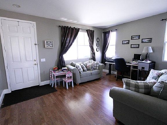 2nd image of 2839 E Thoroughbred St