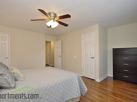 3rd image of 16 Van Ness Ct