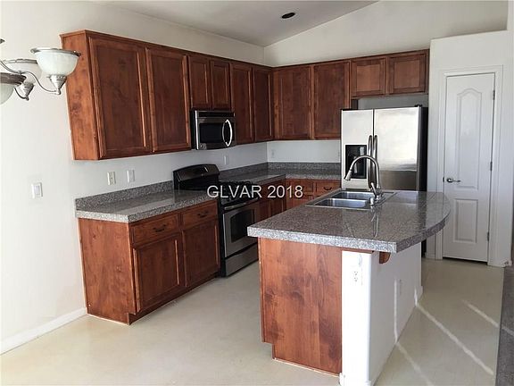 4th image of 5021 Piney Summit Ave