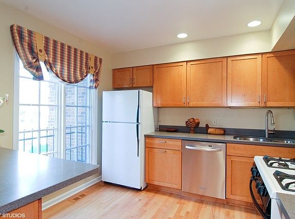 5th image of 3019 Highland Ave