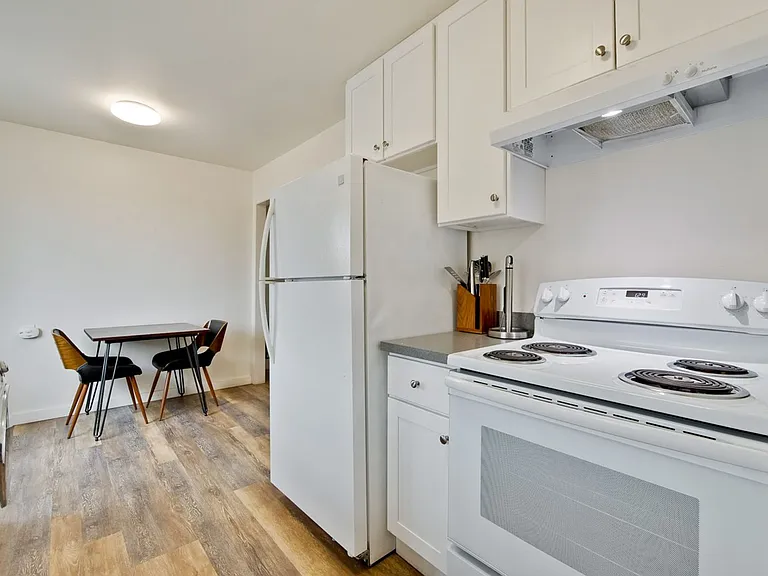 193 Redwood Avenue — Photo 18