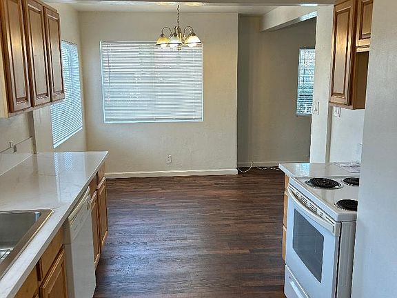 5th image of 2618 San Fernando Way