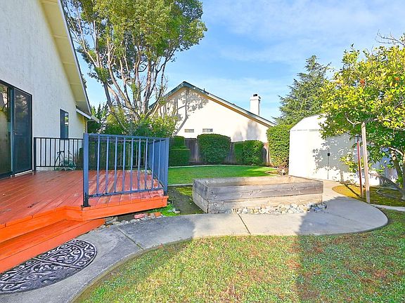 5th image of 137 Inyo Court