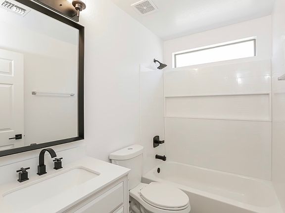 2nd image of 3138 W Wayland Dr