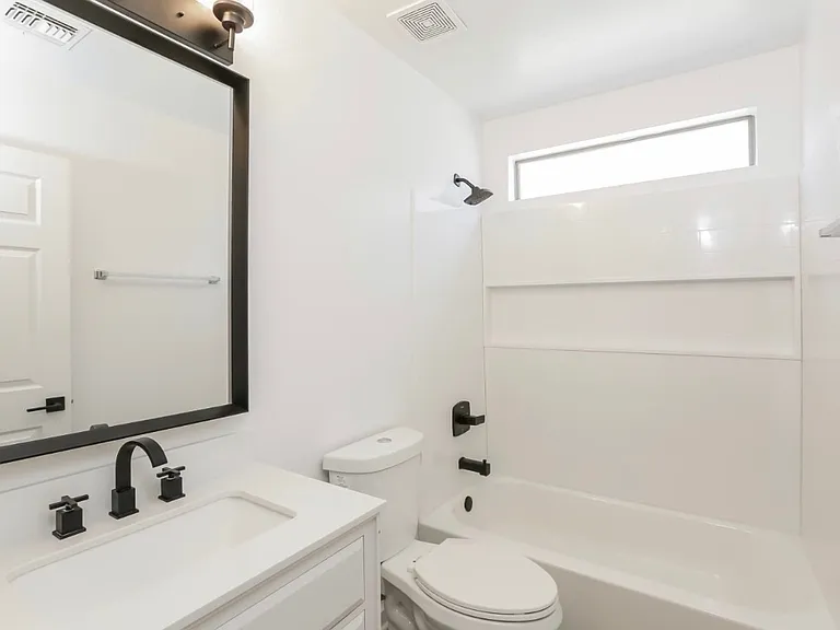 3138 W Wayland Dr — Photo 2