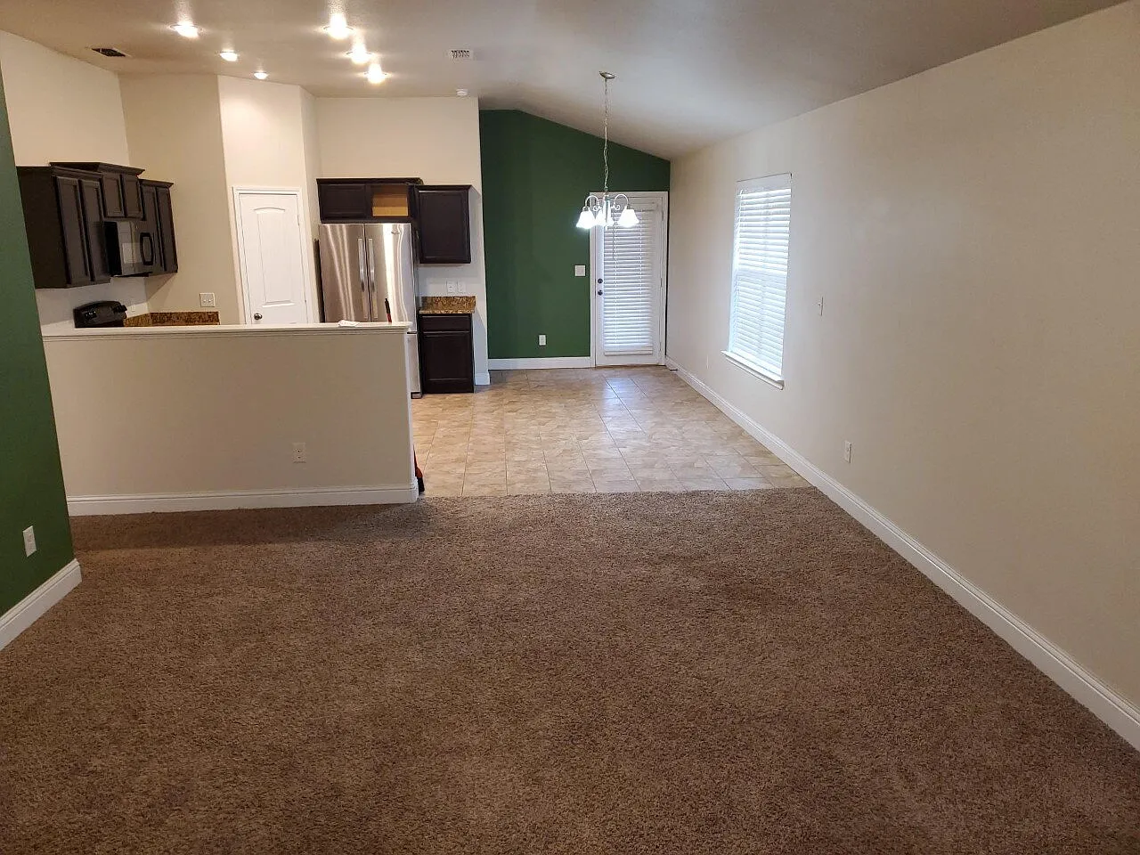 3 bed, 2.0 bath, 1564 sqft, $1,650 — Photo 2