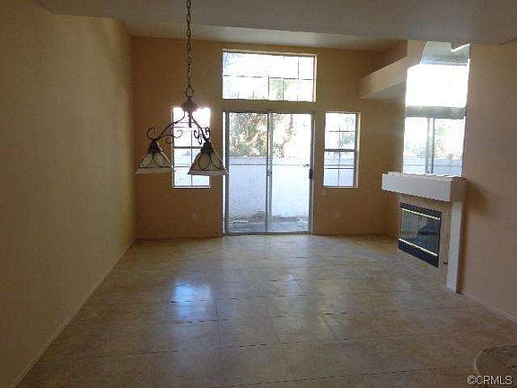 4th image of 2941 Via Milano St #105