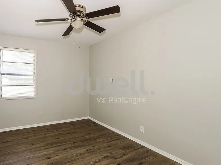 778 Vincent Ave NE — Photo 7