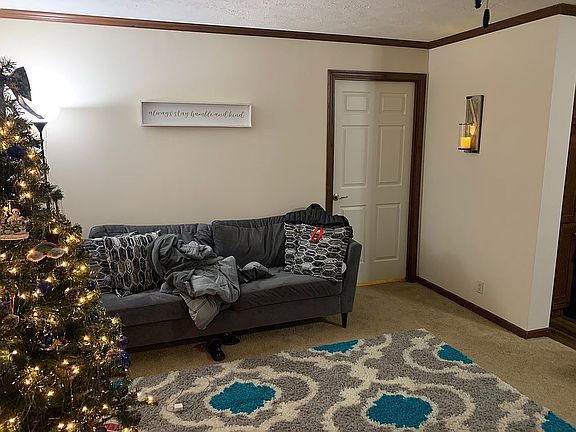 4th image of 29850 Meadow Ln