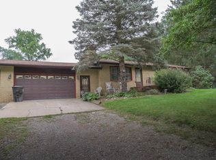 9985 Cedar Lake Rd, Pinckney, MI 48169