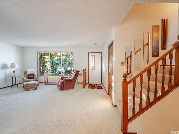 4th image of 30 Avens ROAD