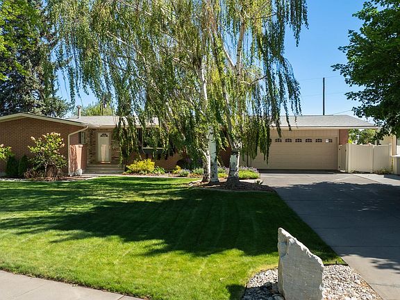 2nd image of 2137 Hillcrest Dr