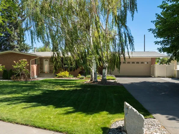 2137 Hillcrest Dr, Twin Falls, ID 83301