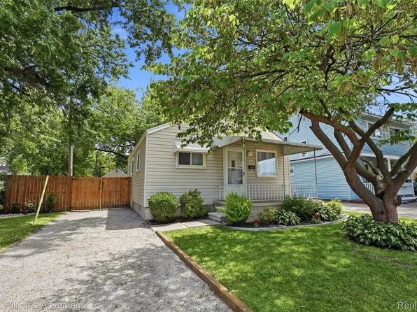 8235 Cornell St, Taylor, MI 48180
