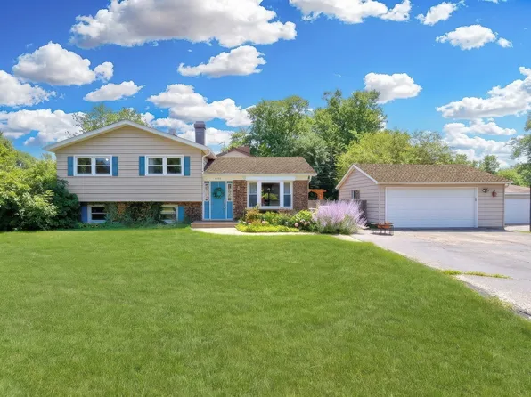 2420 SE Thornwood Dr, Lindenhurst, IL 60046