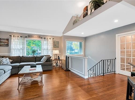 3rd image of 55 Green Ave