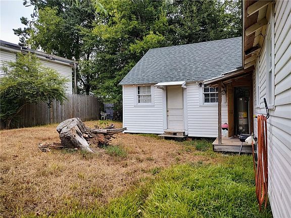 3rd image of 116 & 118 Caspari St