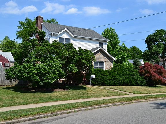 2nd image of 7 Garden Ave