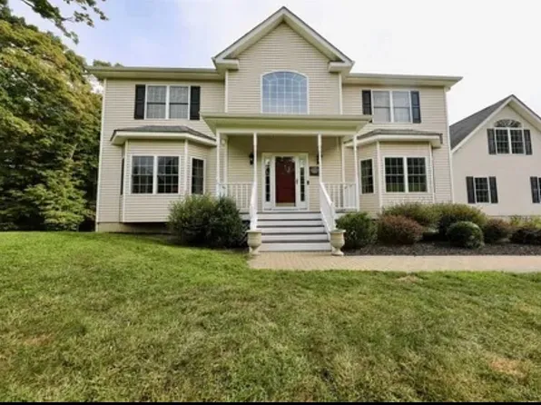 42 Buck Dr, Poughquag, NY 12570