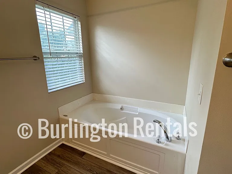 1933 Munn Pointe Dr — Photo 15