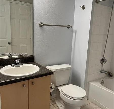 5th image of 2586 Centergate Dr APT 303
