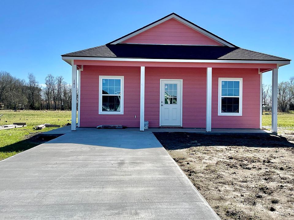 1st image of 141 Village Dr