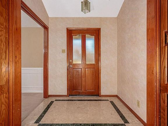 3rd image of 6519 Parkridge Dr