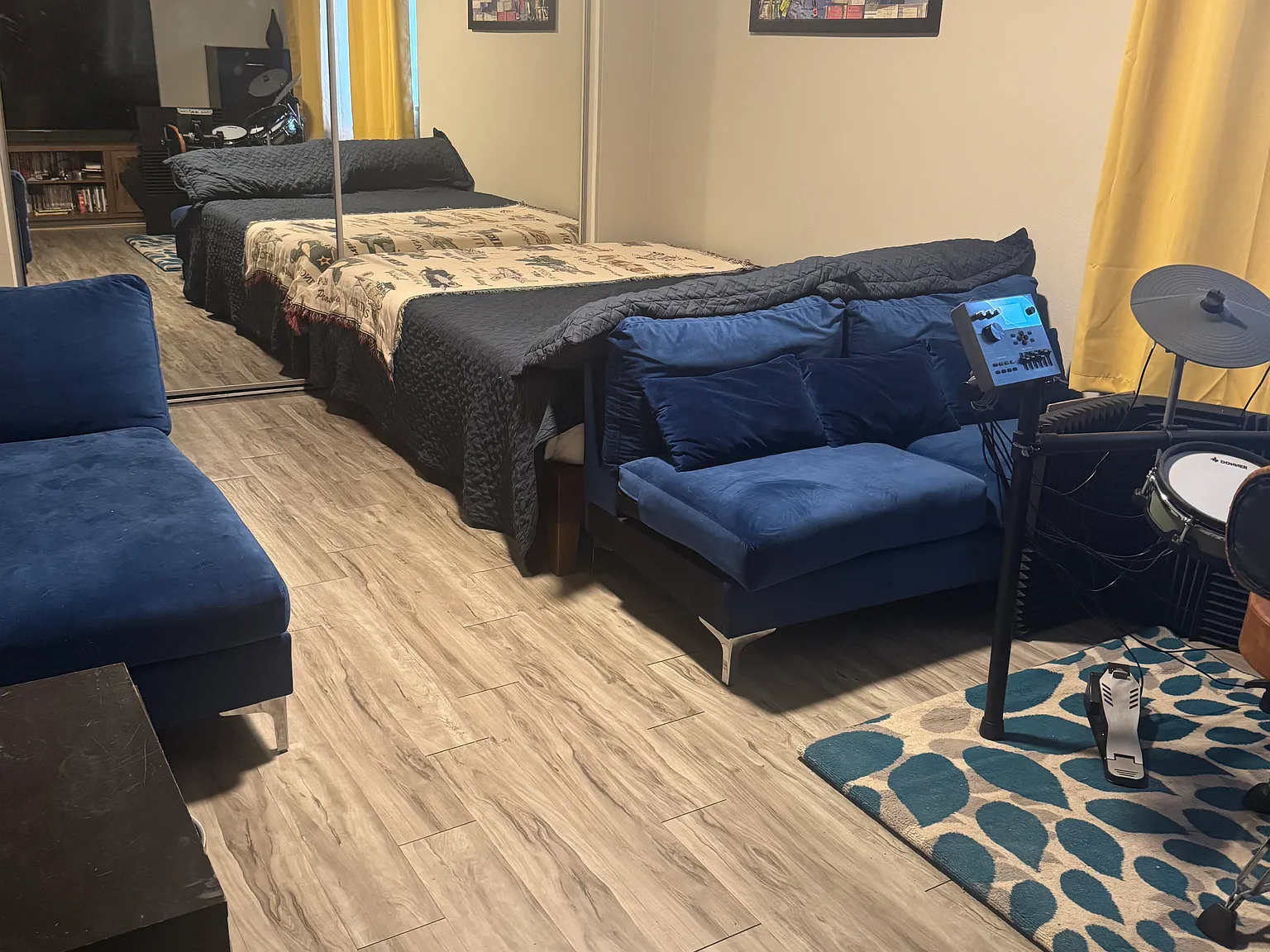 2 bed, 1.5 bath, 1390 sqft, $1,600 — Photo 2