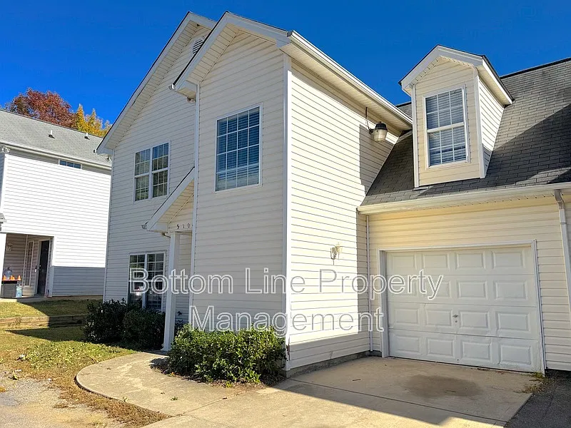 4 bed, 2.5 bath, 1496 sqft, $1,700 — Photo 2