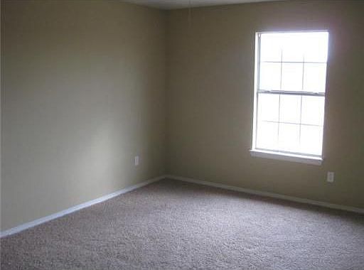 3rd image of 320 Sun Meadow Dr