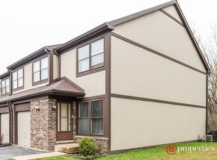 271 Shadowbend Dr, Wheeling, IL 60090