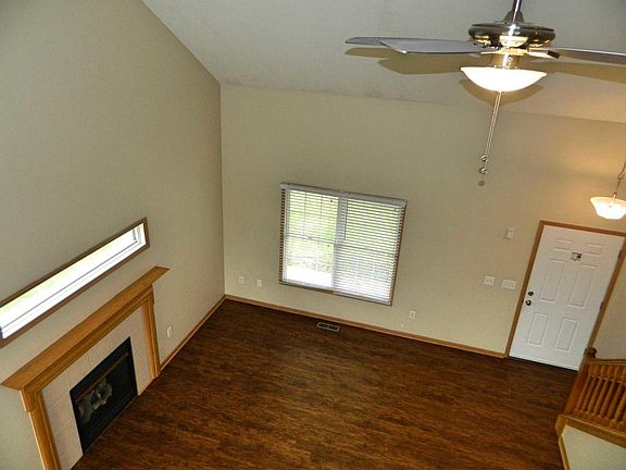 4th image of 1360 Reserve Dr