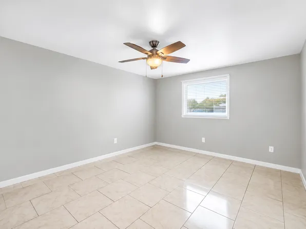 1604 Cardinal Ln #1, Englewood, FL 34224