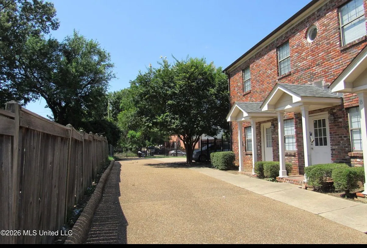 1 bed, 700 sqft, $975 — Photo 2