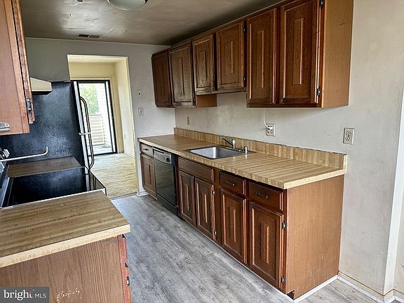 5th image of 8716 Village Square Dr #11/8716