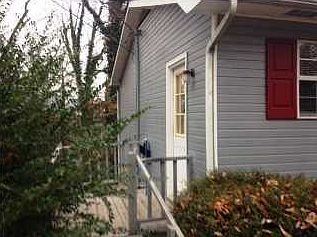 2nd image of 4050 Lynncrest Dr NE