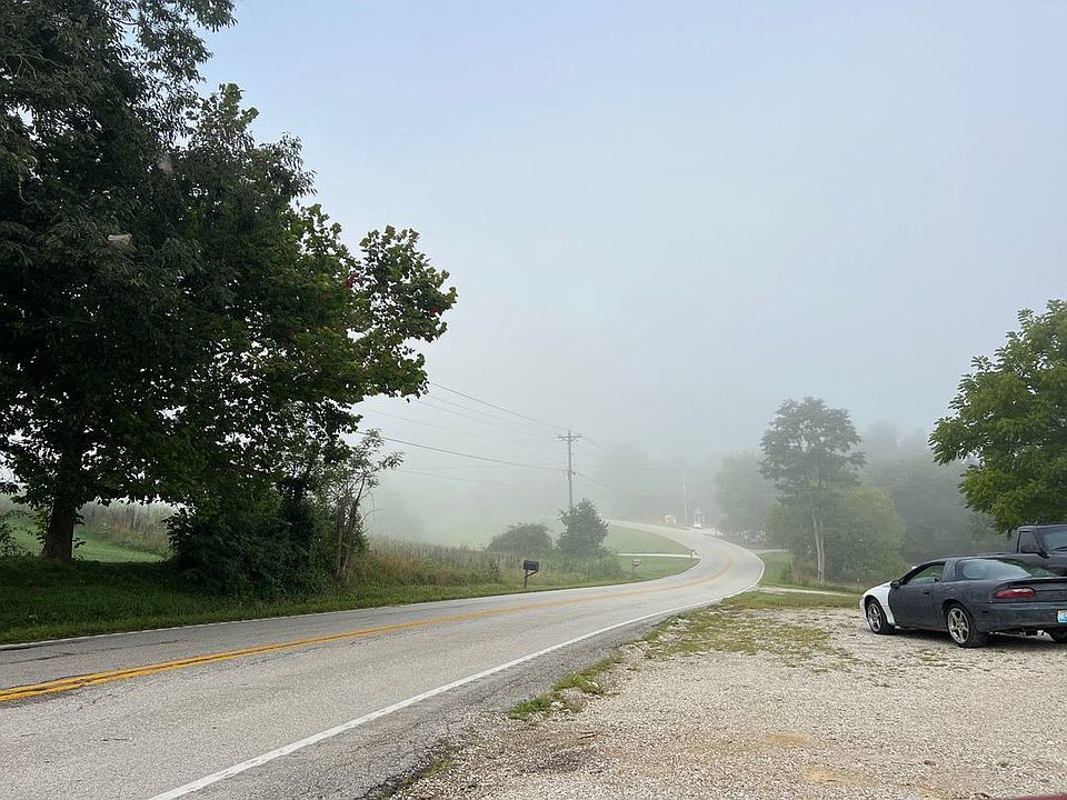 2nd image of 1986 Highway 715