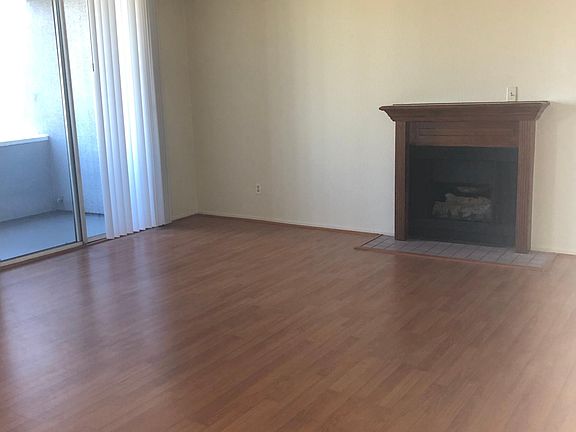 2nd image of 200 W Chestnut St APT 301